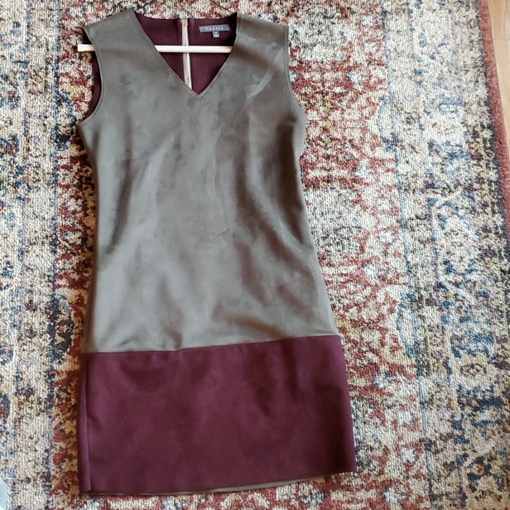 Gracia Medium faux suede gray burgundy dress with nice zipper detail - Picture 2 of 5